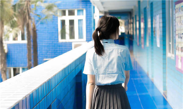 镜铁区如何找到一个可以帮助我生孩子的女人？